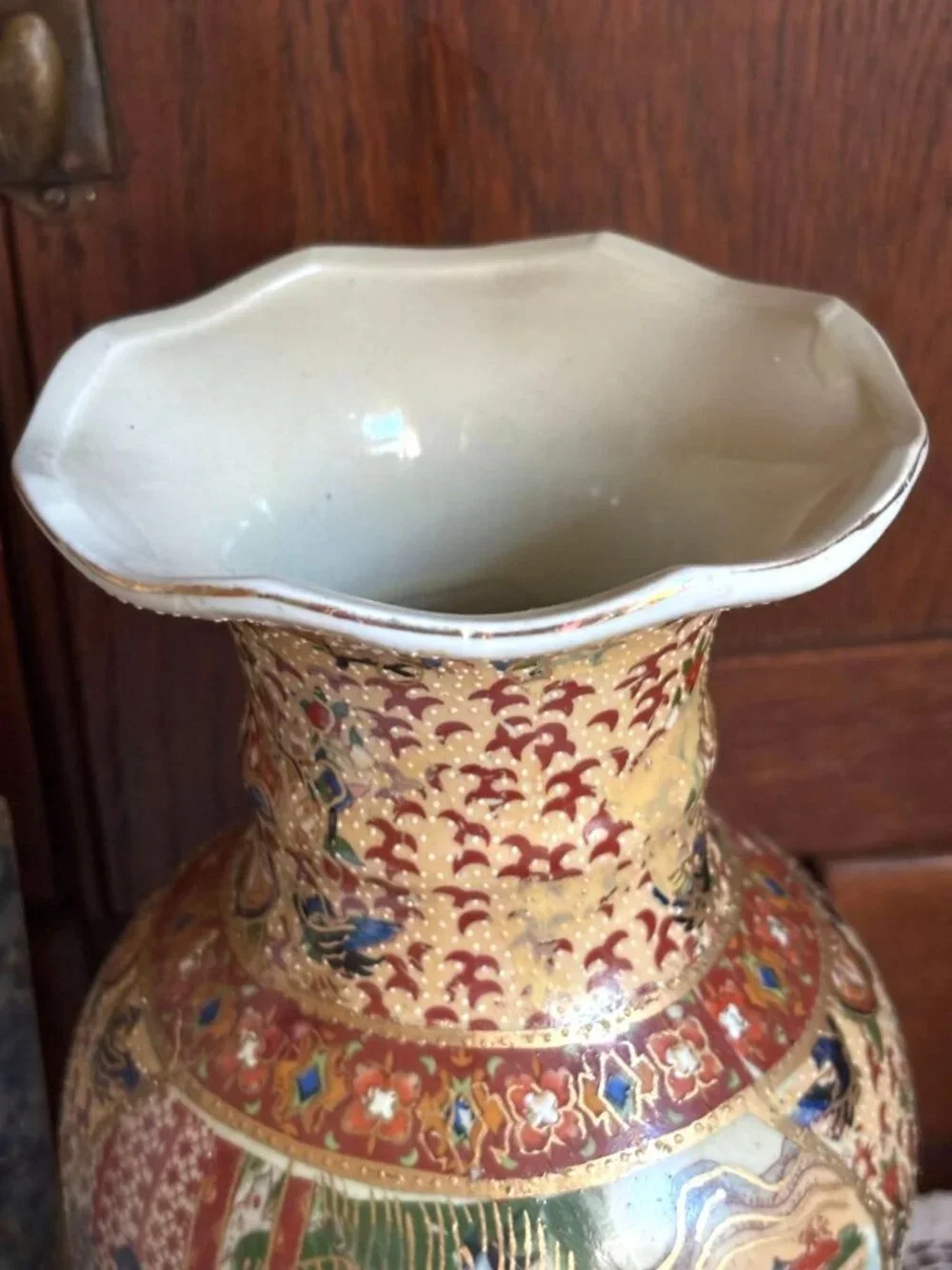 Large Satsuma Style Moriage Vase | Hand Painted Asian Court Scene Geisha | Chino - Picture 3 of 16
